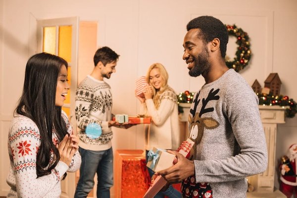 Comment choisir des cadeaux de Noël personnalisés pour chaque membre de la famille ?
