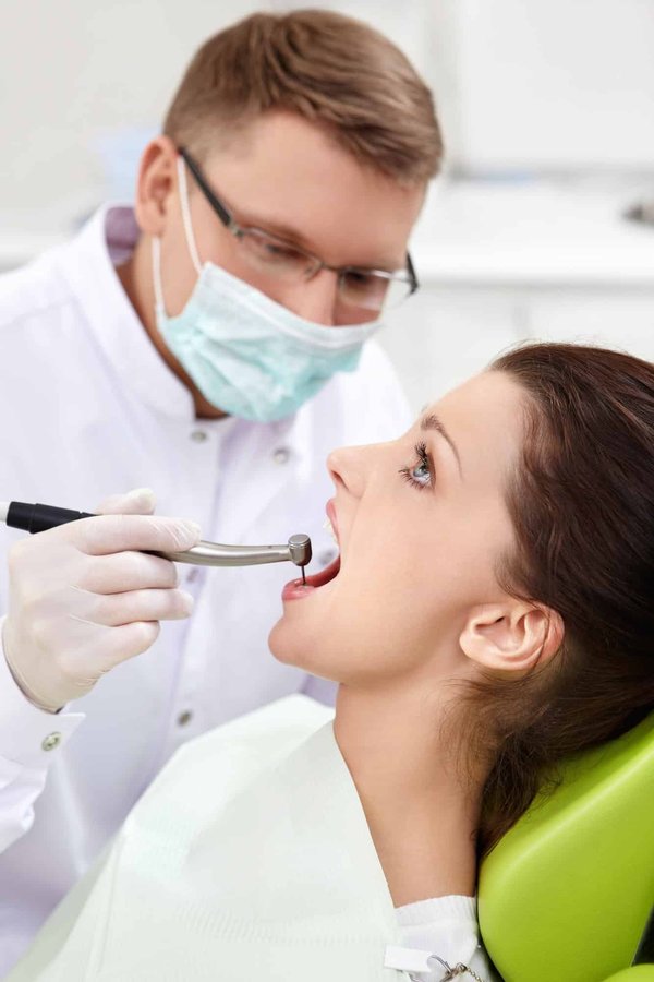 La clinique de l'Île Perrot offre-t-elle des conseils en santé bucco-dentaire ?
