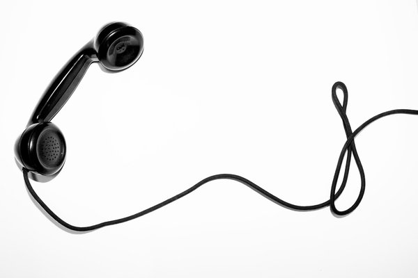 Communication série: Avantages et comment elle surpasse la transmission parallèle