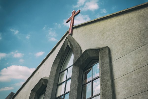 L'église : Histoire, styles architecturaux et rôle spirituel incontournable